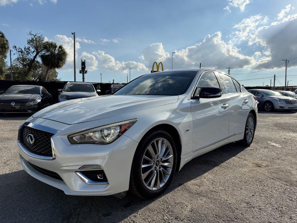 2018 INFINITI Q50 LUXE